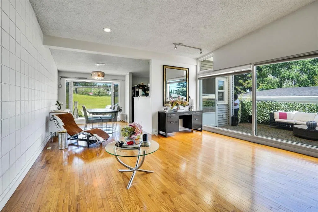 116 Selkirk Drive SW, Calgary — photo 4 of 19