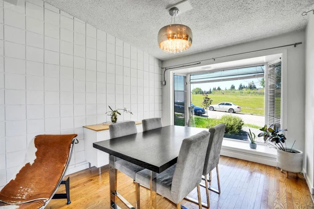 116 Selkirk Drive SW, Calgary — photo 5 of 19