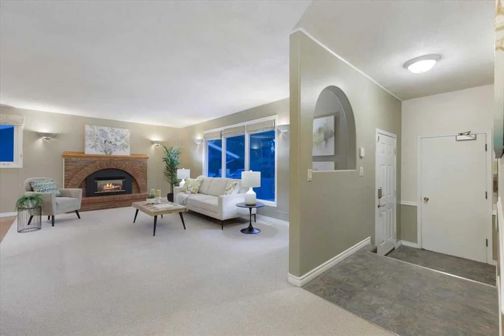 124 Oakmoor Place SW, Calgary — photo 3 of 38