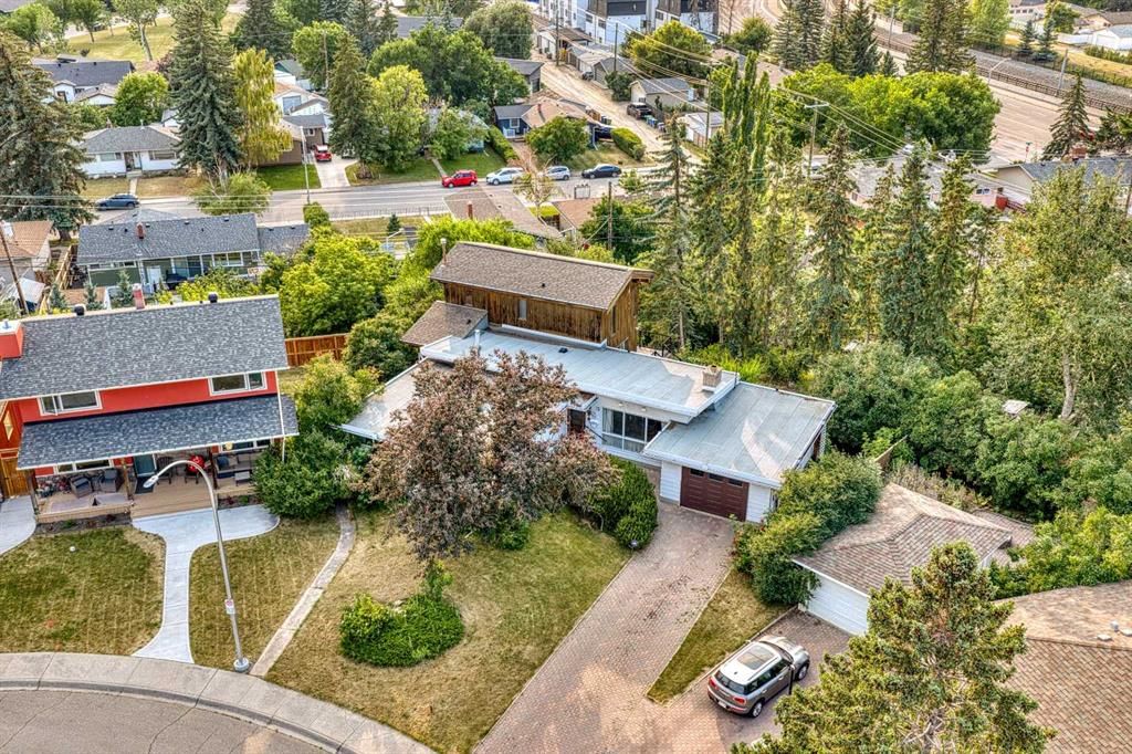 15 Glenview Drive SW, Calgary — main listing photo