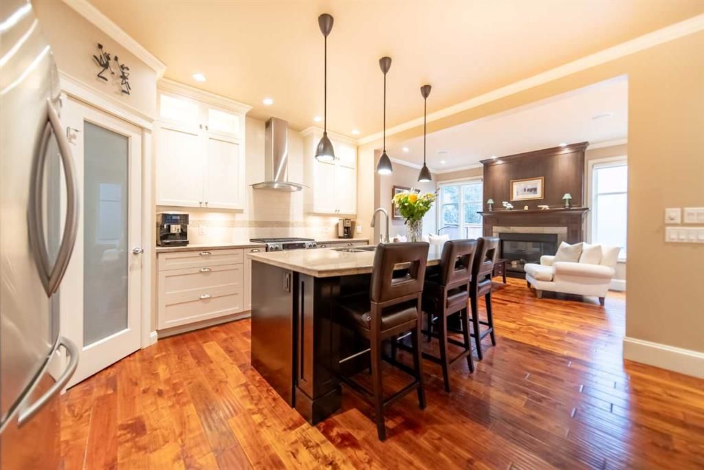 4113 16 Street SW, Calgary — photo 4 of 44