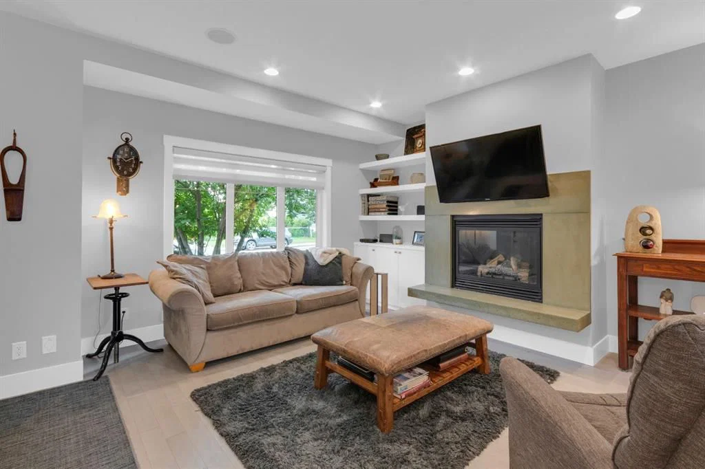 4616 82 Street NW, Calgary — photo 4 of 46