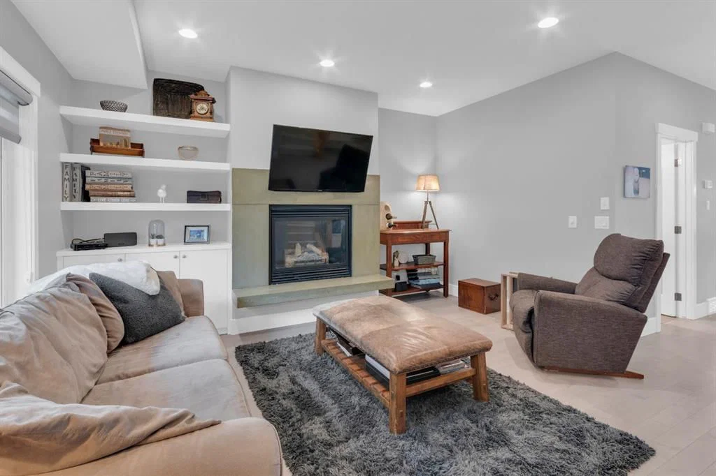 4616 82 Street NW, Calgary — photo 5 of 46