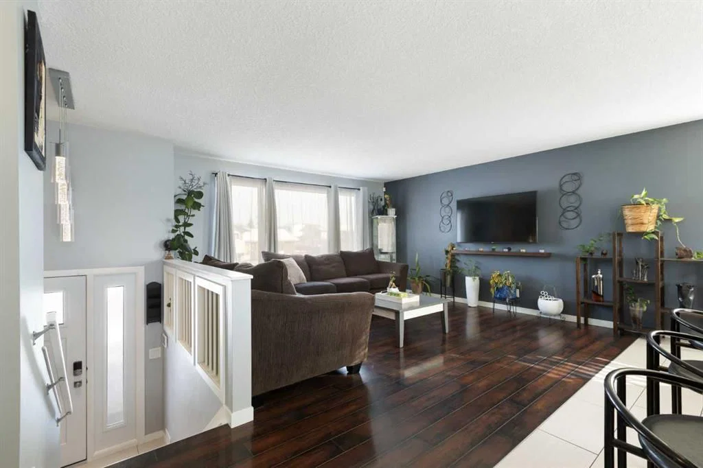 172 Rundlefield Crescent NE, Calgary — photo 5 of 34