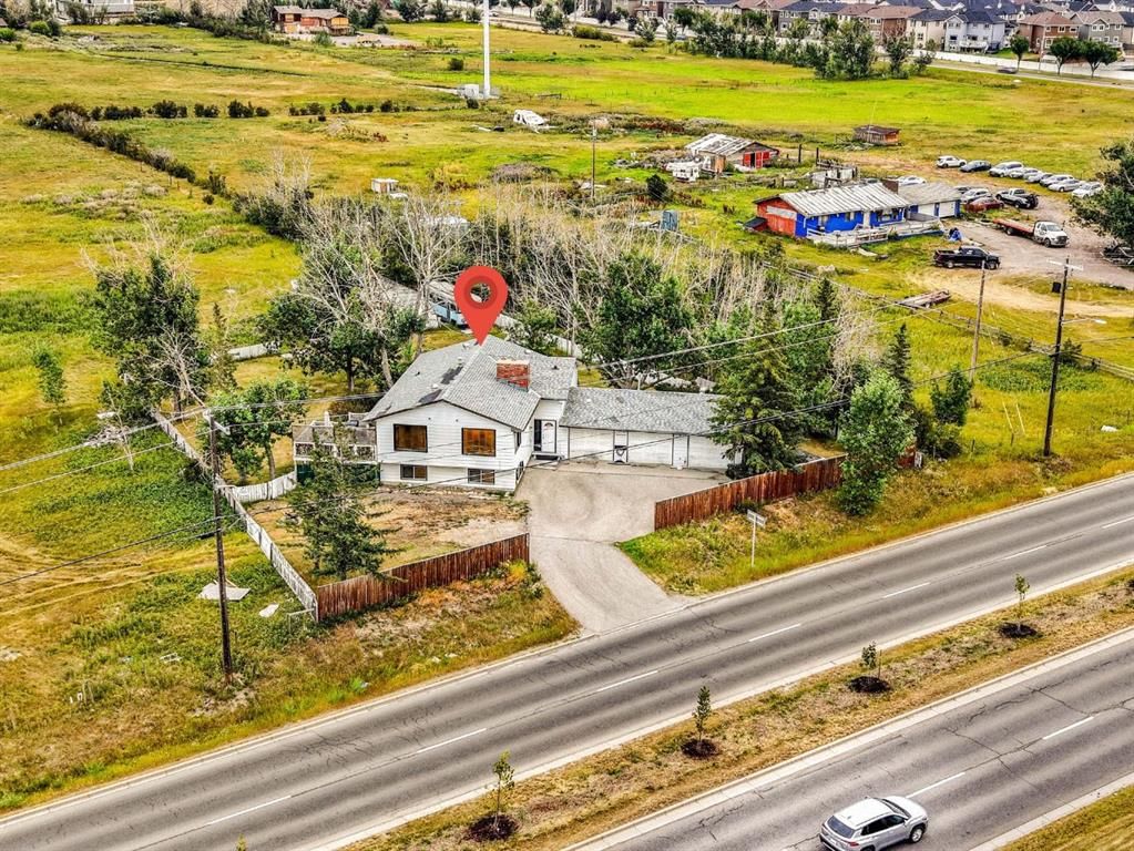 5020 80 Avenue NE, Calgary — main listing photo