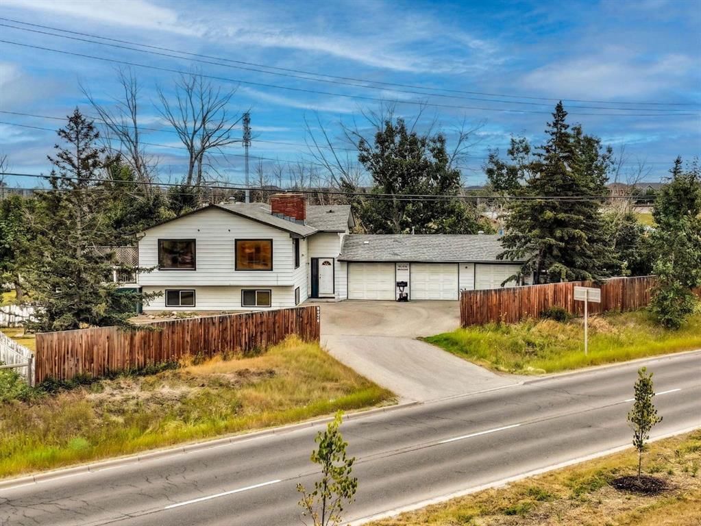 5020 80 Avenue NE, Calgary — photo 2 of 11