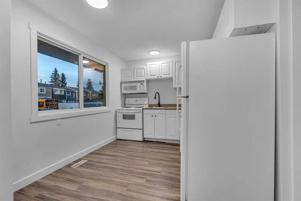 429 Georgian Villas NE, Calgary — photo 4 of 23
