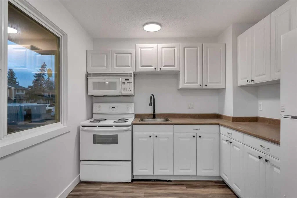 429 Georgian Villas NE, Calgary — photo 5 of 23