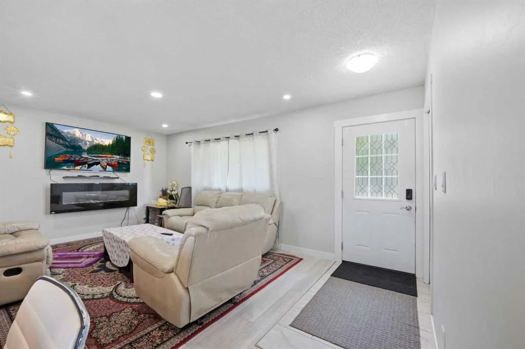 731 Maryvale Way NE, Calgary — photo 5 of 38