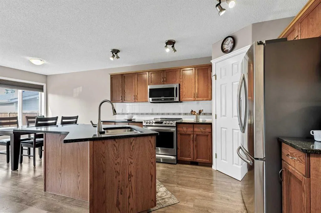 152 Covewood Green NE, Calgary — photo 5 of 37