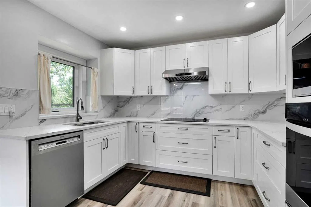 16 Sun Harbour Crescent SE, Calgary — photo 4 of 37