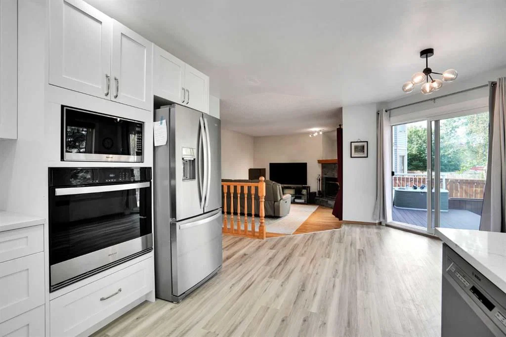 16 Sun Harbour Crescent SE, Calgary — photo 5 of 37