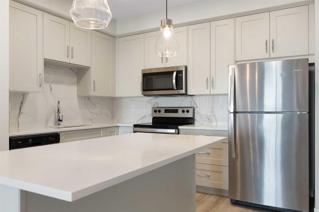 202, 150 Shawnee Square SW, Calgary — photo 3 of 36
