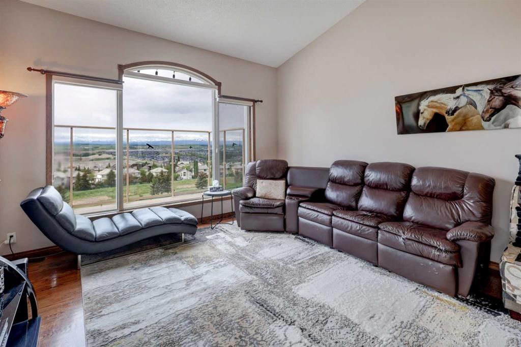 321 Gleneagles View, Cochrane — photo 3 of 47