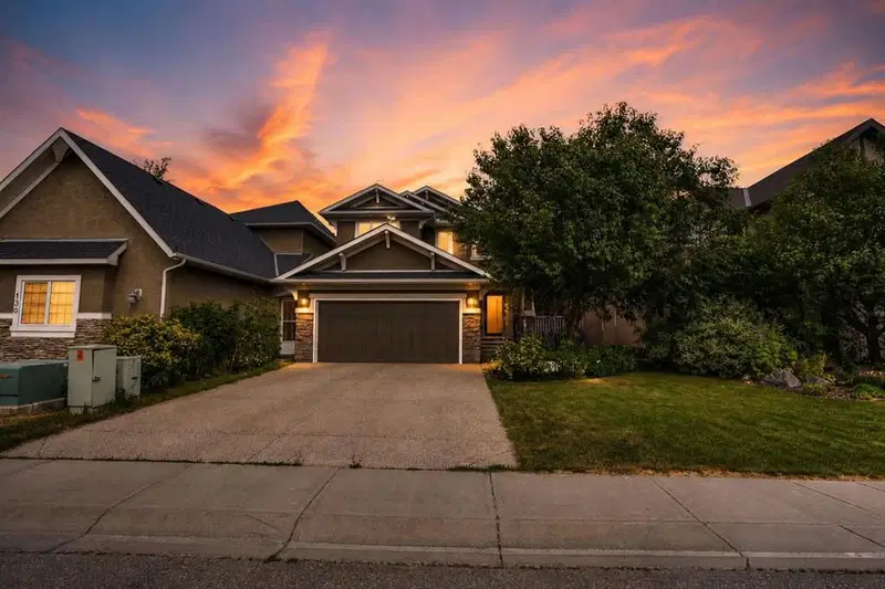 126 Panatella Crescent NW, Calgary — main listing photo