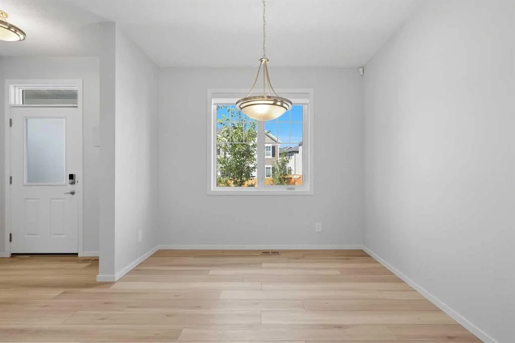 199 Carringham Road NW, Calgary — photo 5 of 49
