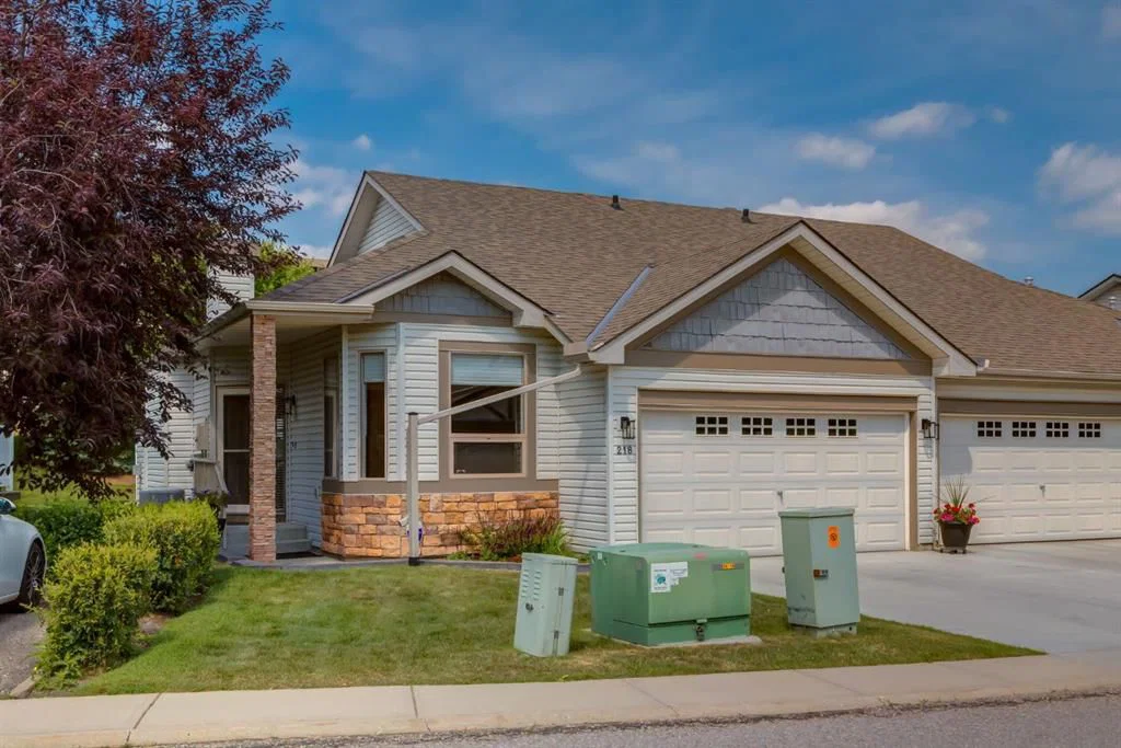 218 Springbank Villas SW, Calgary — main listing photo