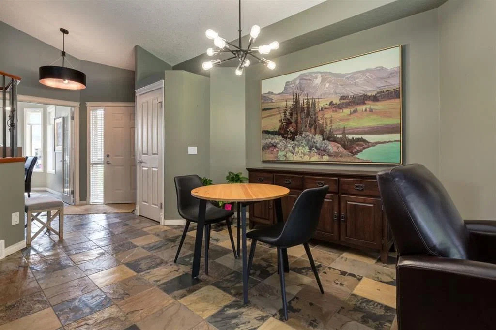218 Springbank Villas SW, Calgary — photo 3 of 31