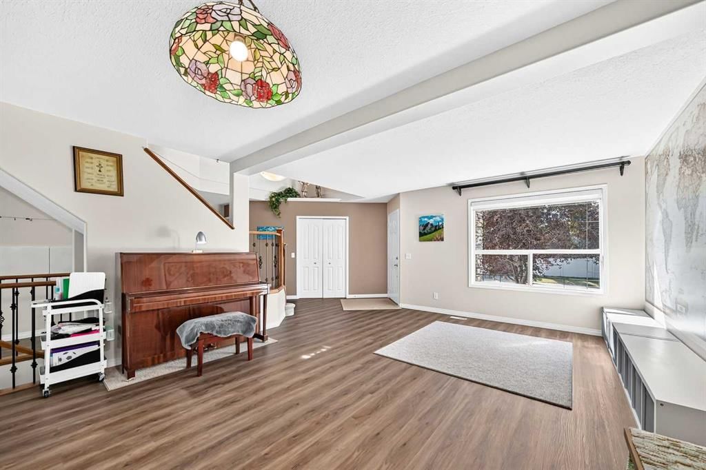 60 Harvest Park Way, Calgary — photo 5 of 49