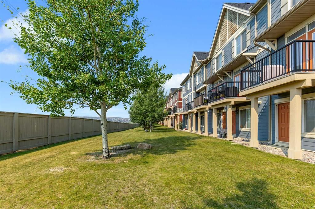 79 Evansview Gardens NW, Calgary — photo 5 of 37