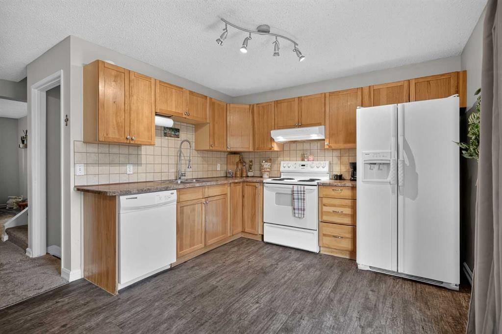 45, 380 Bermuda Drive NW, Calgary — photo 3 of 48
