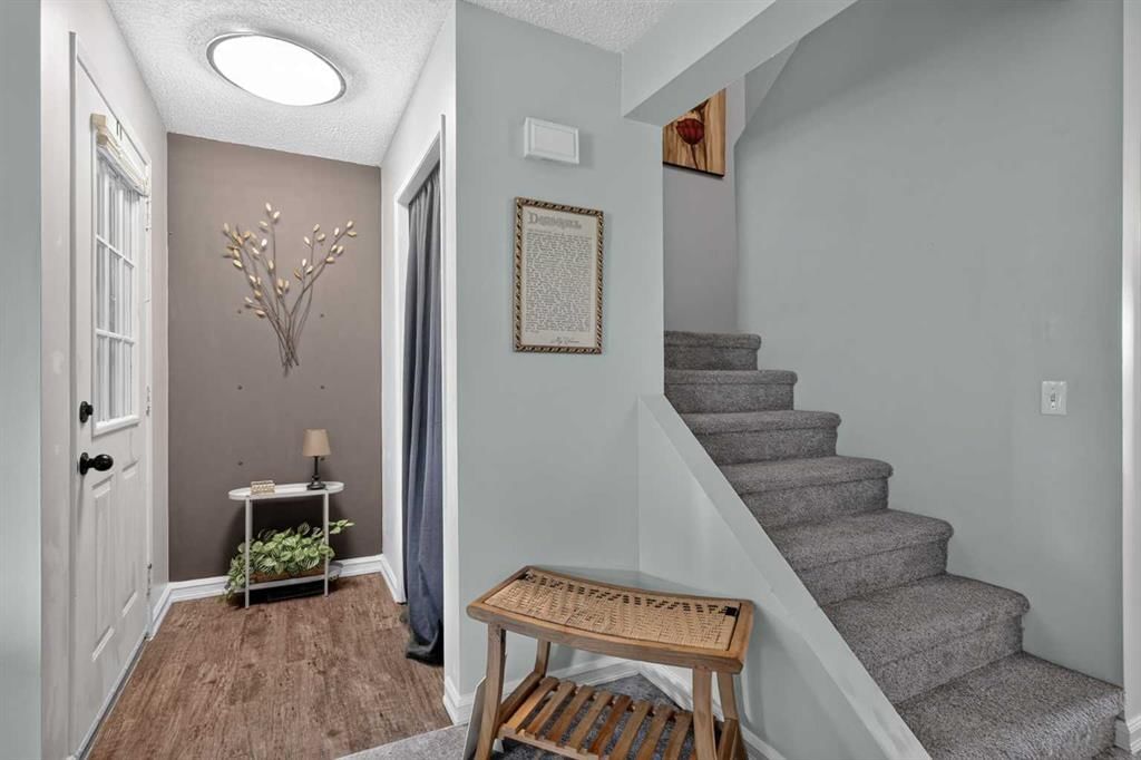 45, 380 Bermuda Drive NW, Calgary — photo 5 of 48