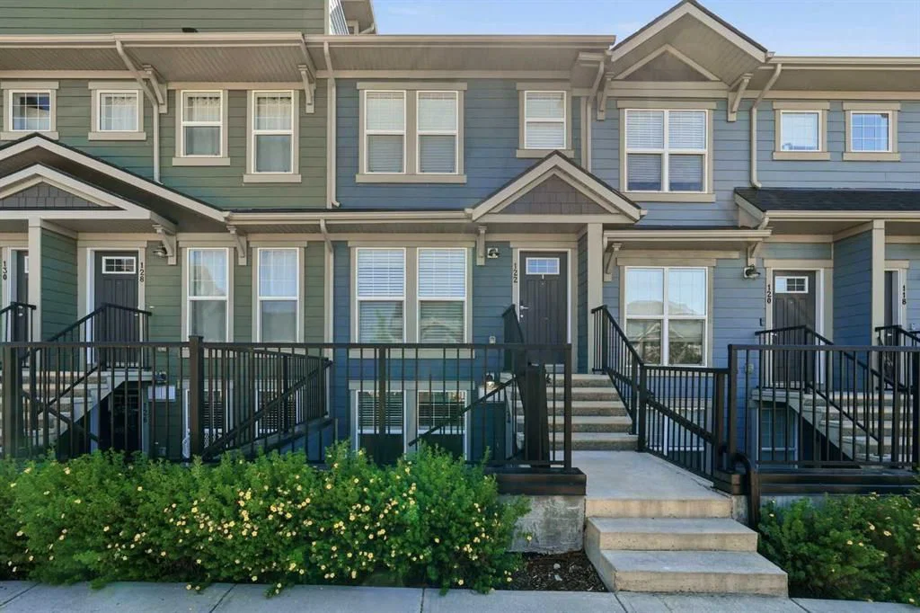 124 Cranbrook Square SE, Calgary — main listing photo
