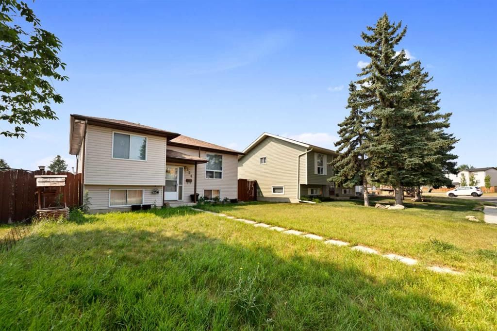 224 Faldale Close NE, Calgary — photo 3 of 30