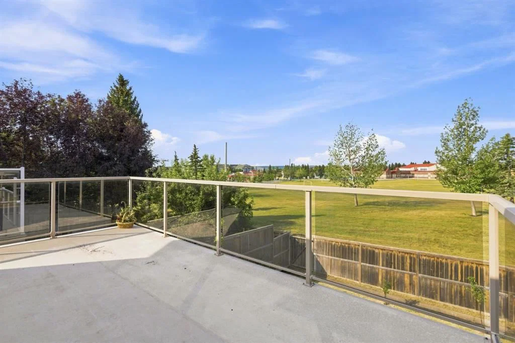 473 Hawkford Way NW, Calgary — photo 4 of 48