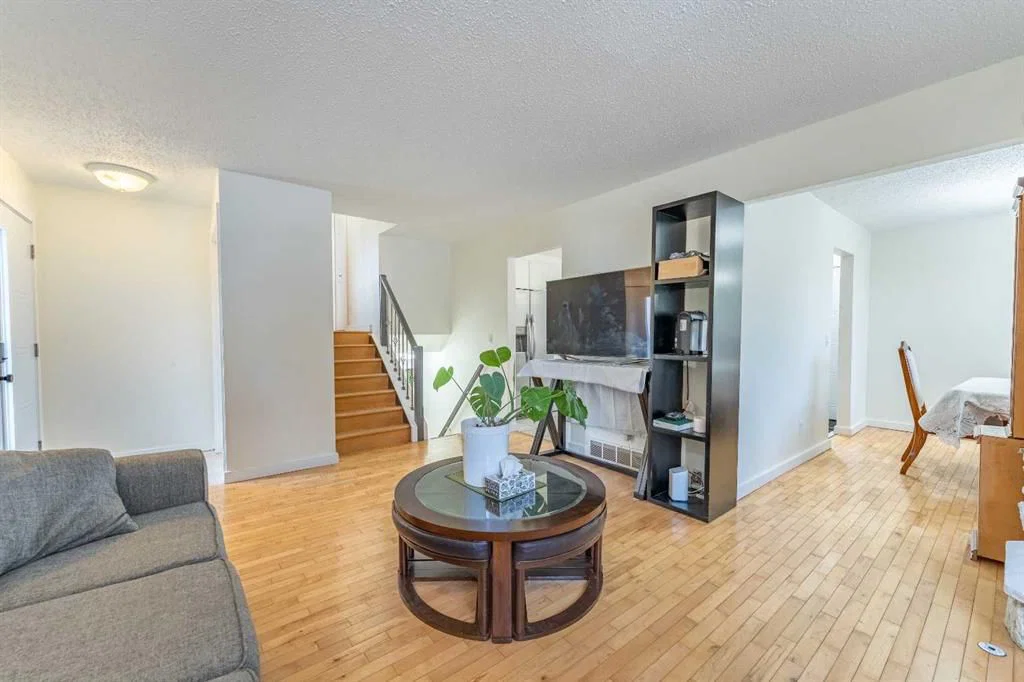 44 Templehill Drive NE, Calgary — photo 4 of 43
