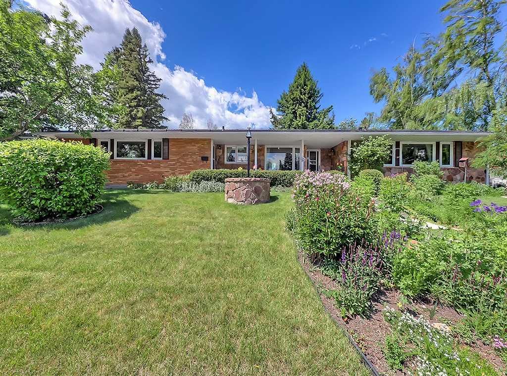 230 Oakwood Place SW, Calgary — main listing photo