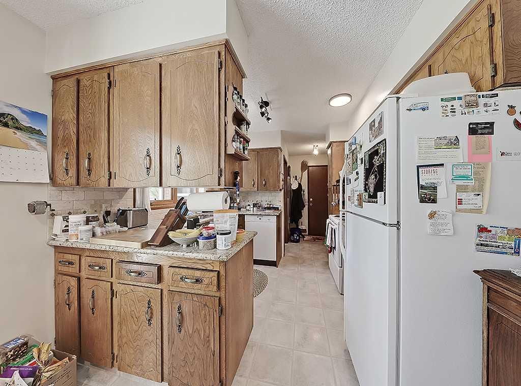 230 Oakwood Place SW, Calgary — photo 3 of 33