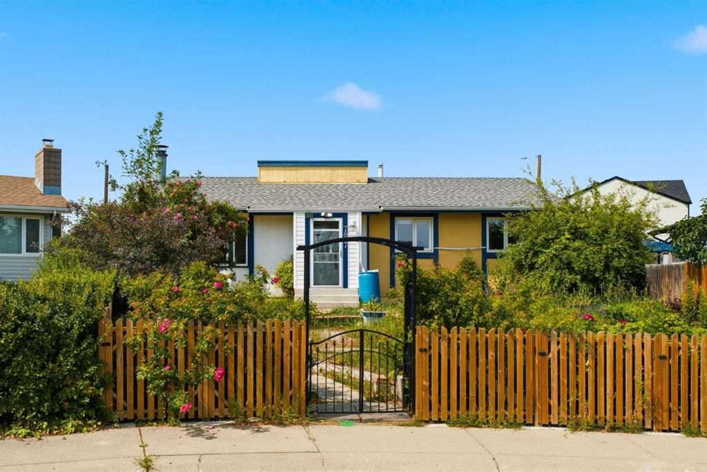 7807 Olympia Bay SE, Calgary — main listing photo