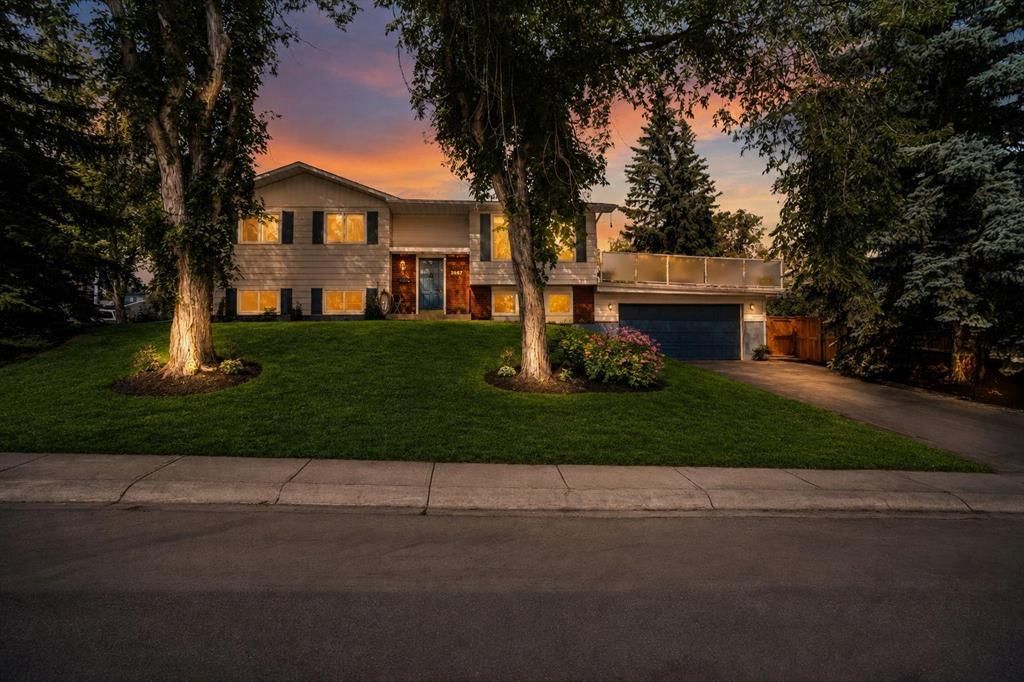 9667 Oakhill Drive SW, Calgary — photo 2 of 29