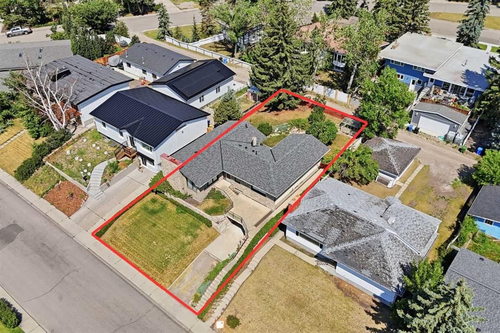 1556 Windsor Street NW, Calgary — photo 5 of 50