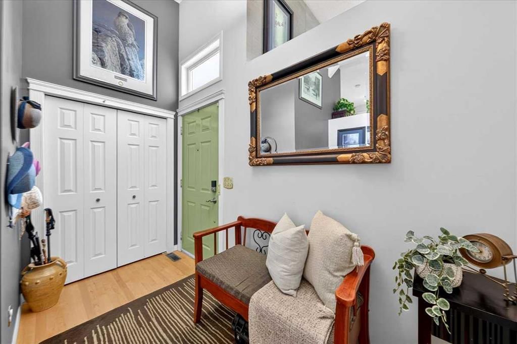 176 Sandpiper Circle NW, Calgary — photo 4 of 50