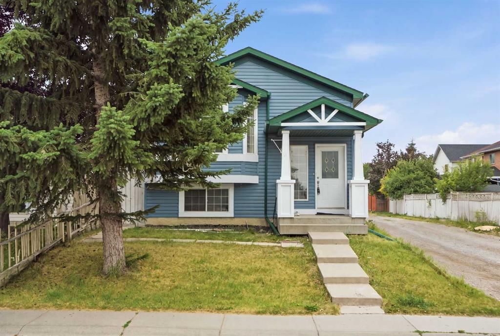 11 Martin Crossing Rise NE, Calgary — main listing photo