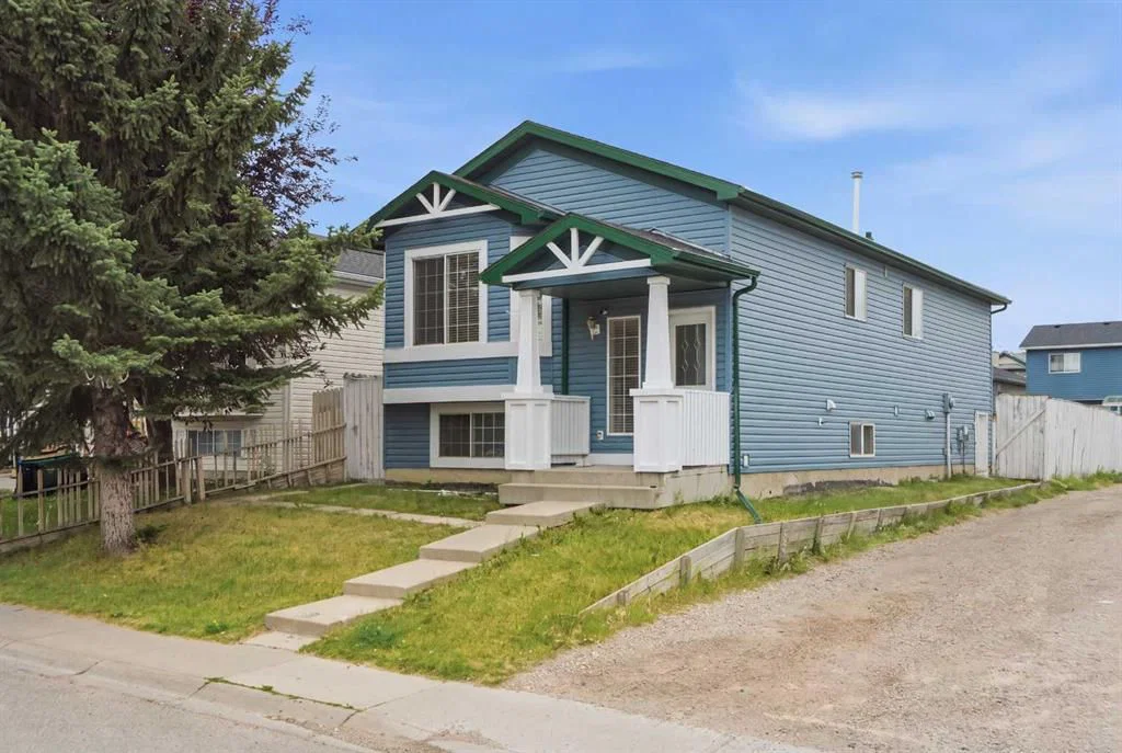 11 Martin Crossing Rise NE, Calgary — photo 2 of 46