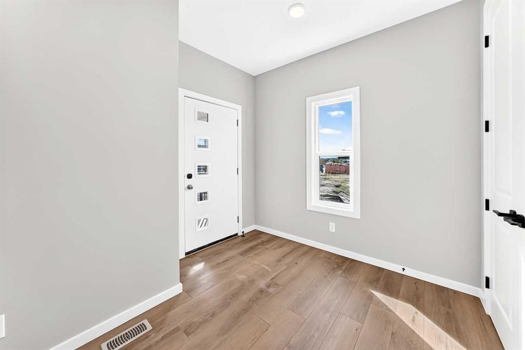 2084 Lancaster Heights SE, Airdrie — photo 2 of 35