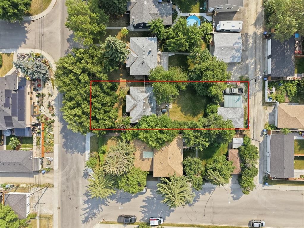 235 32 Avenue NW, Calgary — main listing photo