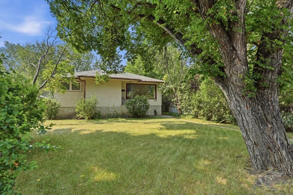235 32 Avenue NW, Calgary — photo 2 of 9