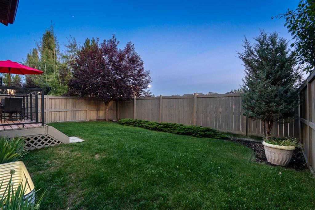 9 Aspenshire Crescent SW, Calgary — photo 2 of 50