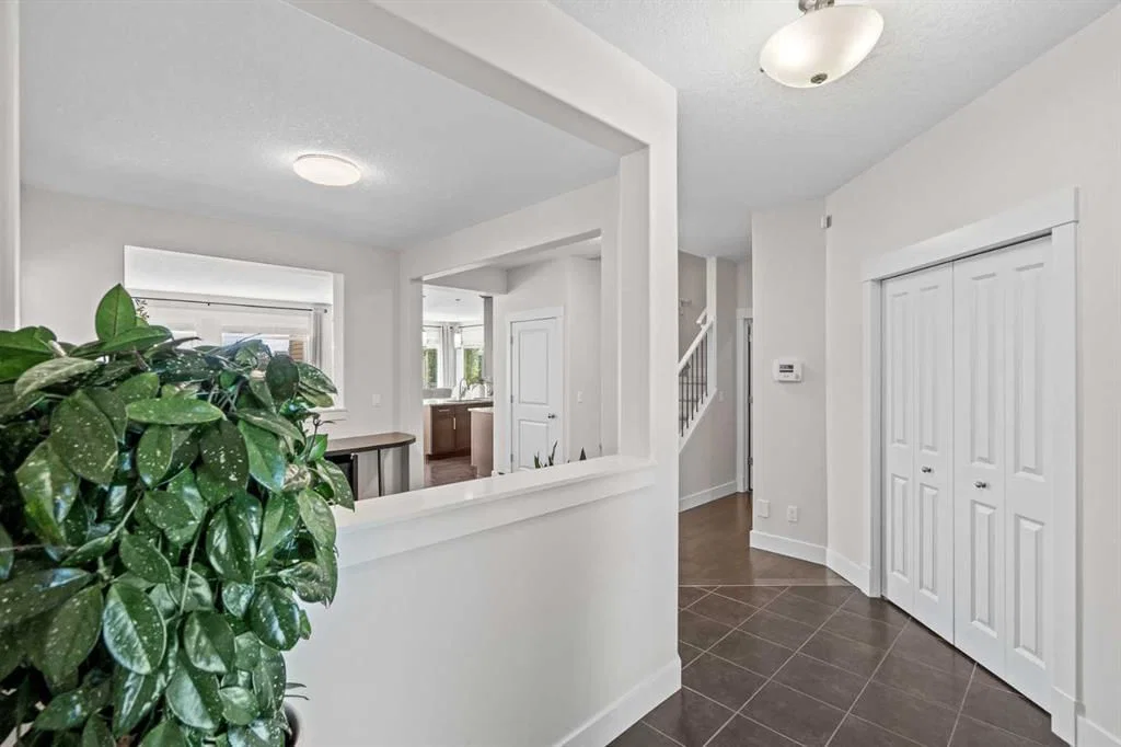 9 Aspenshire Crescent SW, Calgary — photo 5 of 50