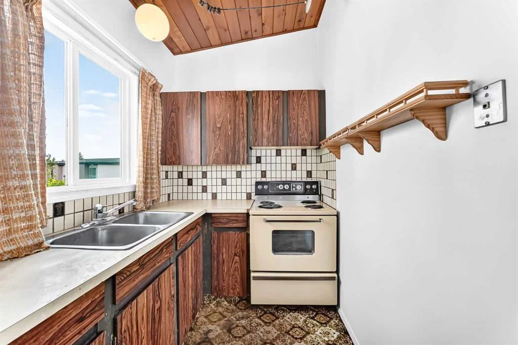 2652 Oakmoor Drive SW, Calgary — photo 3 of 27