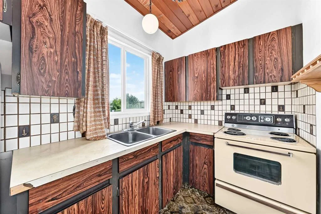 2652 Oakmoor Drive SW, Calgary — photo 4 of 27