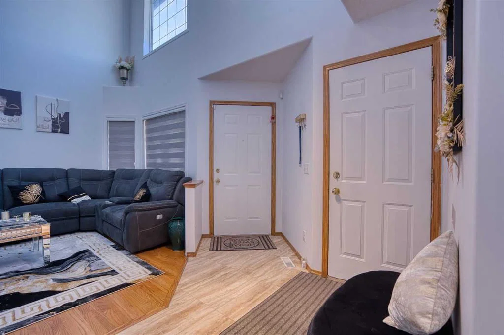 28 Coral Springs Close NE, Calgary — photo 2 of 32