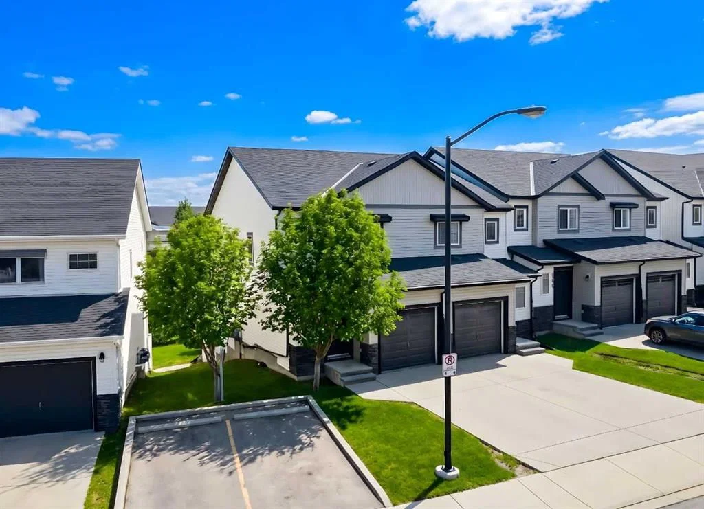 137 Pantego Lane NW, Calgary — main listing photo