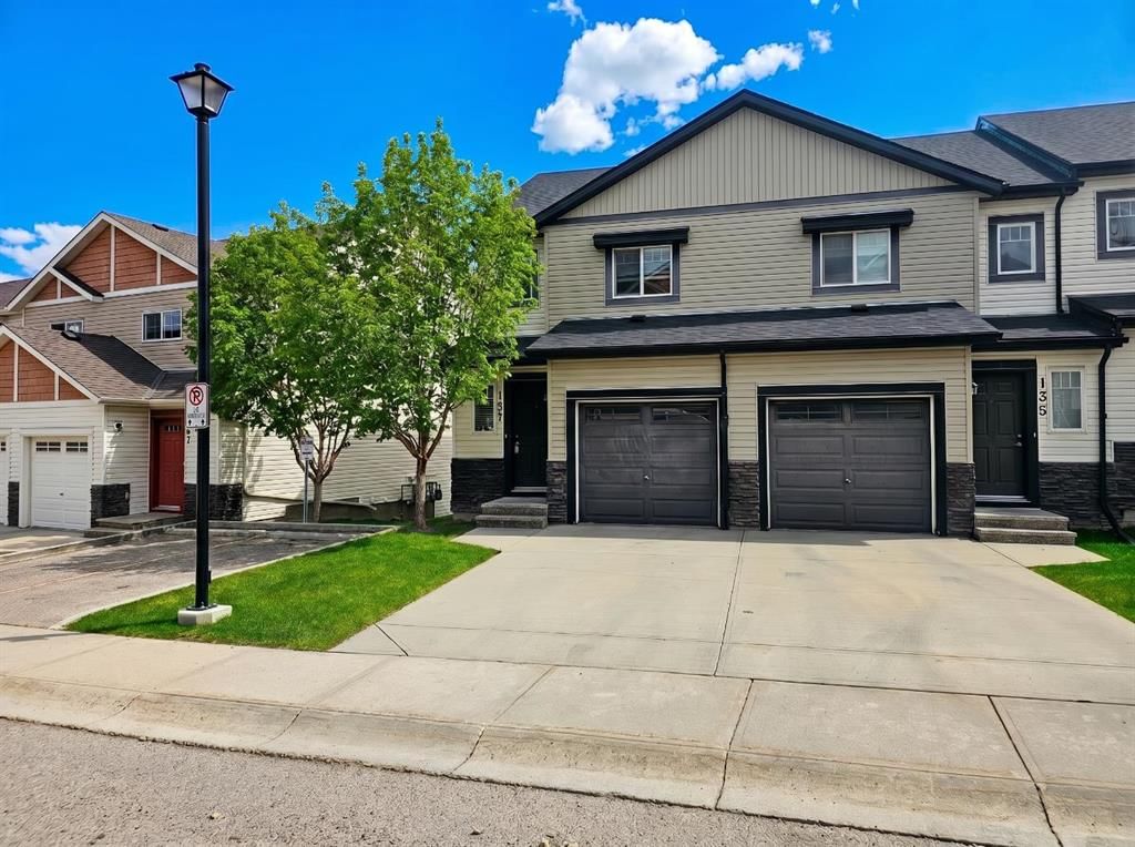 137 Pantego Lane NW, Calgary — photo 2 of 36