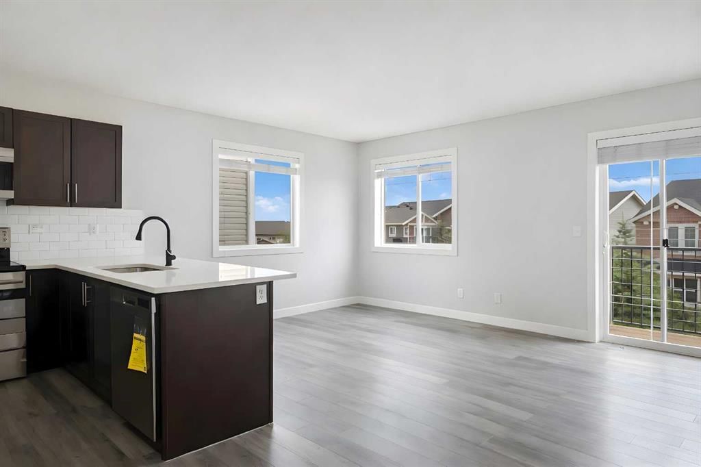 137 Pantego Lane NW, Calgary — photo 5 of 36