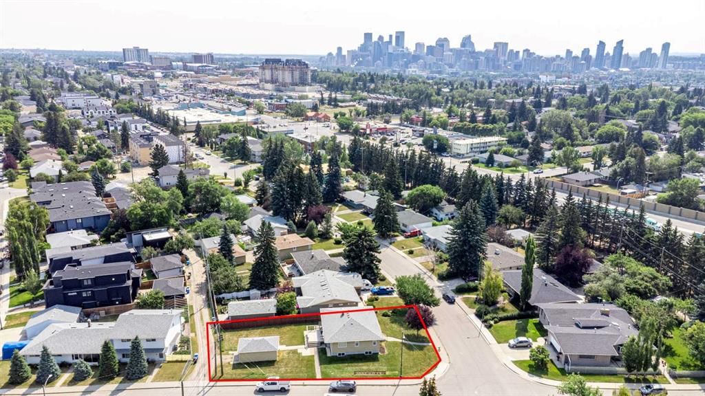 2140 Halifax Crescent NW, Calgary — main listing photo